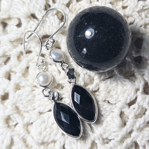 Onyx & Pearl Earrings~JSSONPL1
