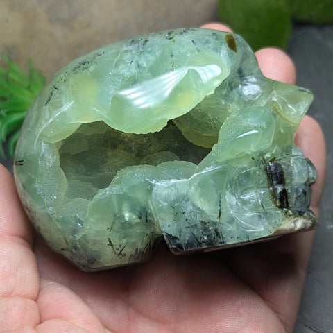 Epidote in Prehnite Skull~CRCEPSKL