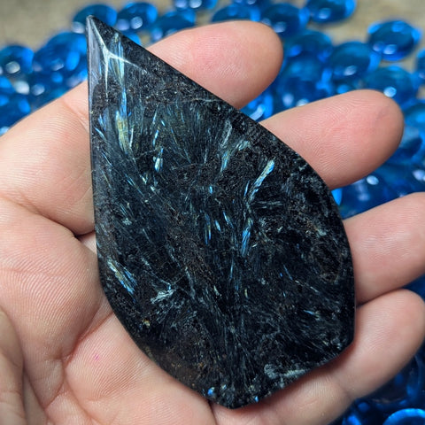 Garnet in Arfvedsonite "Flame"~CRGAFLM1