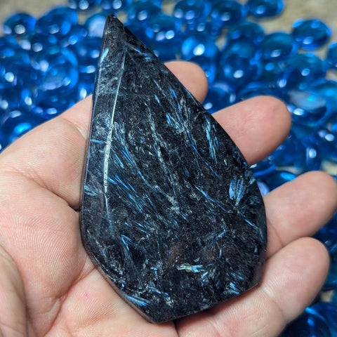 Garnet in Arfvedsonite "Flame"~CRGAFLM3