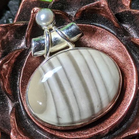 Flint & Pearl Pendant~JSSFLNT3